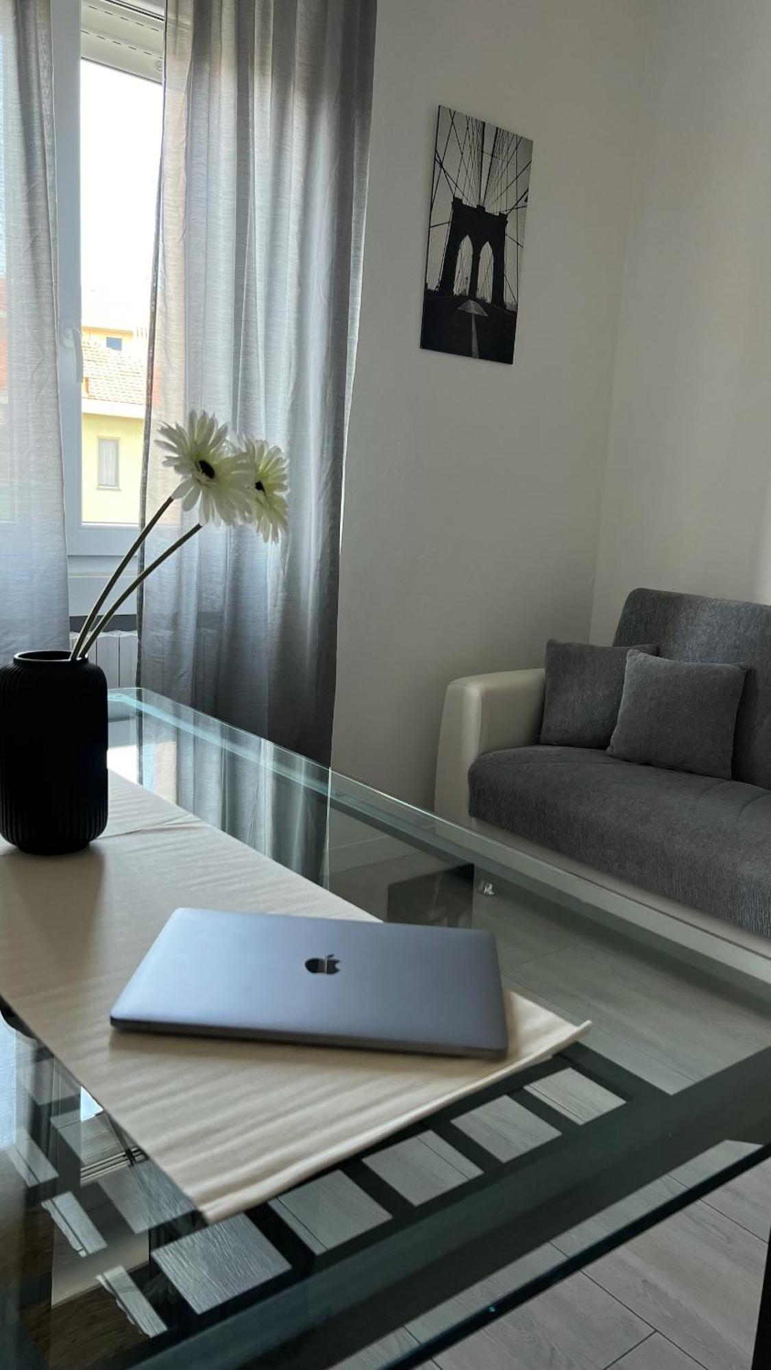 Apartamento Rafael Milano - 10 Min From Linate Airport, Centrale Fs, Ospedale San Raffaele Exterior foto