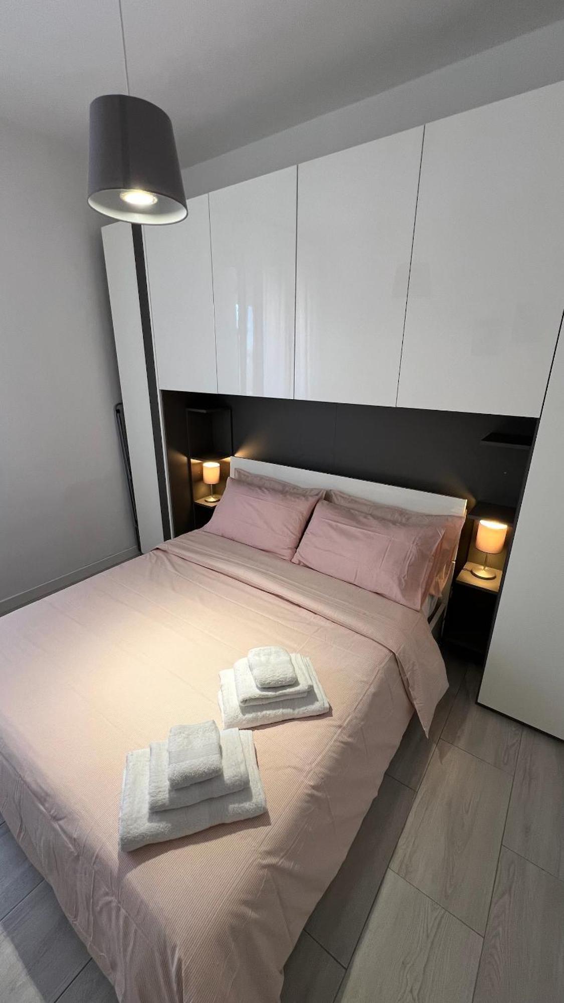 Apartamento Rafael Milano - 10 Min From Linate Airport, Centrale Fs, Ospedale San Raffaele Exterior foto