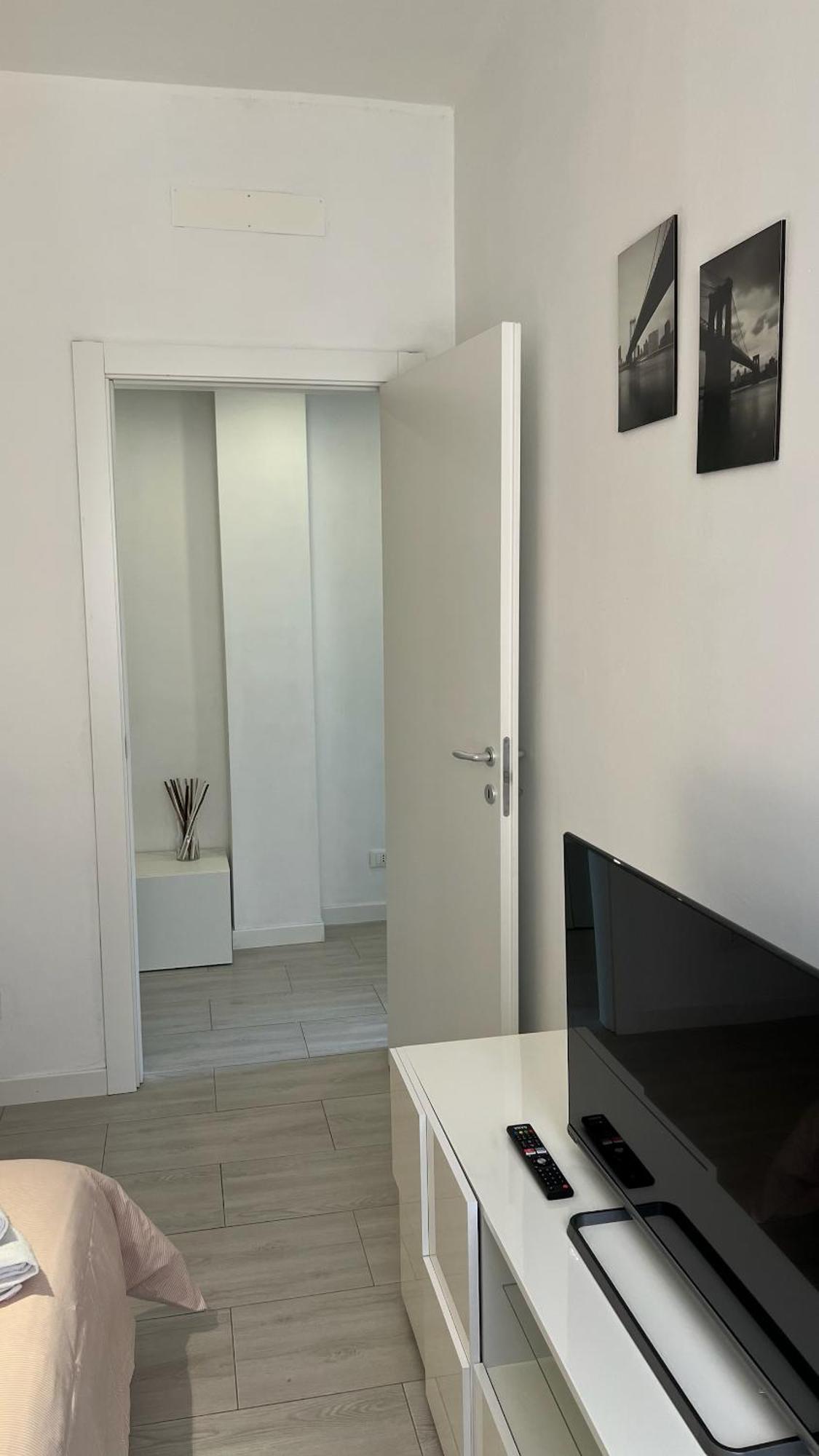 Apartamento Rafael Milano - 10 Min From Linate Airport, Centrale Fs, Ospedale San Raffaele Exterior foto