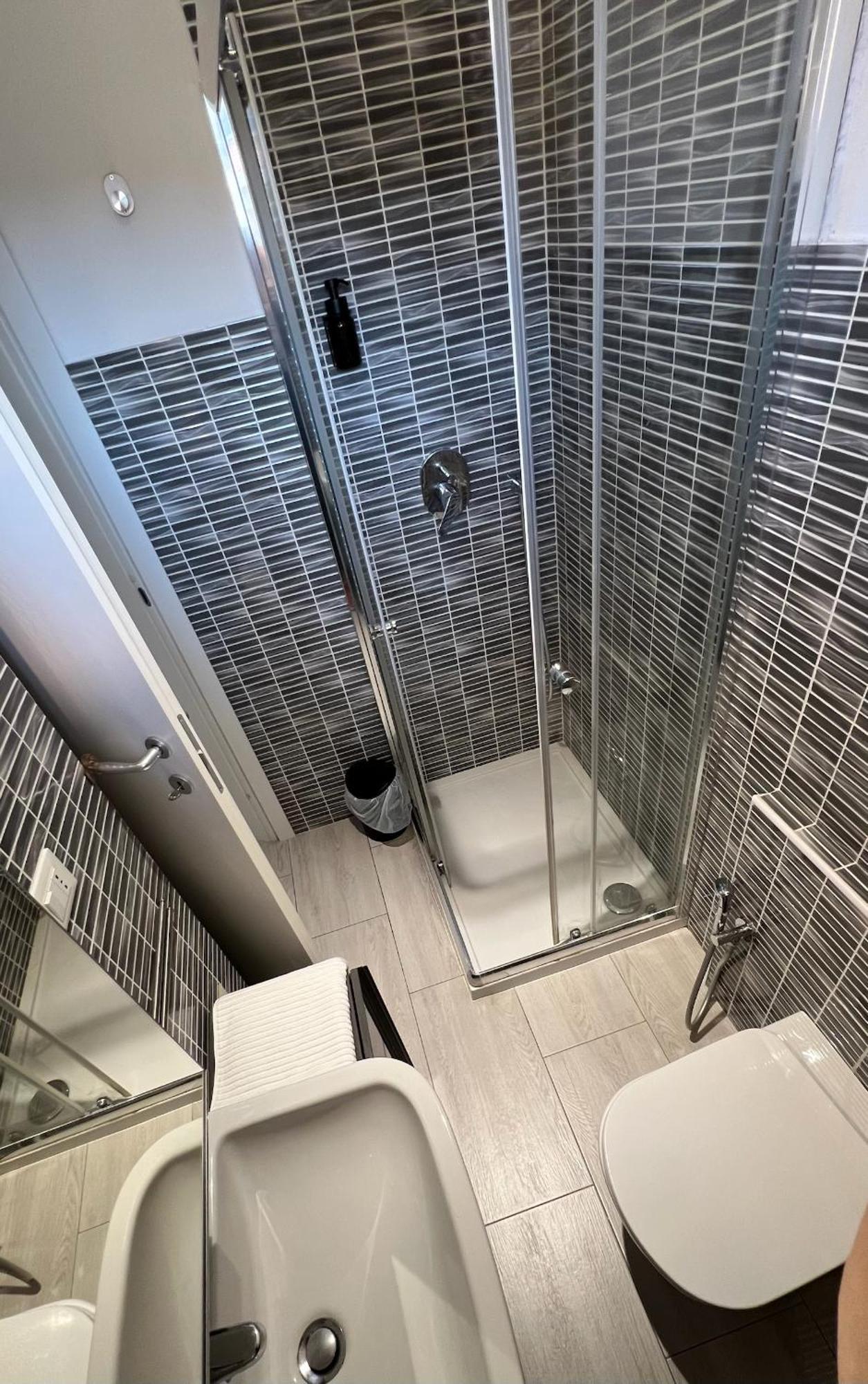 Apartamento Rafael Milano - 10 Min From Linate Airport, Centrale Fs, Ospedale San Raffaele Exterior foto